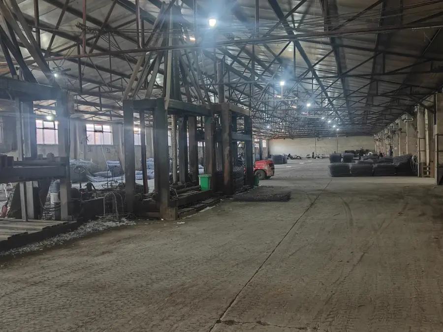 Yuelian wire mesh factory workshop overview