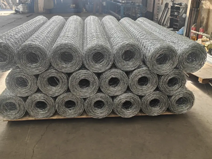 Hot dipped galvanized rockfall netting before container loading