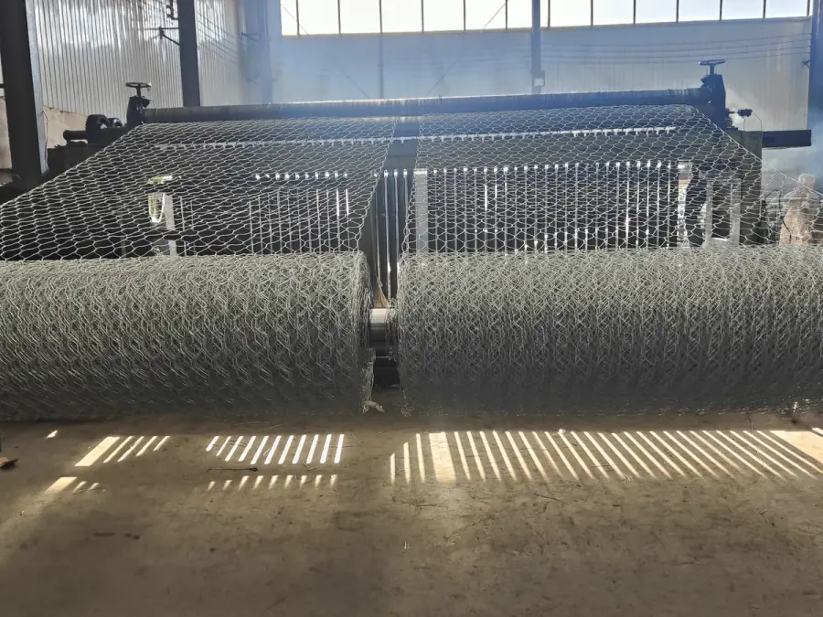 Rockfall netting production on Yuelian weaving line