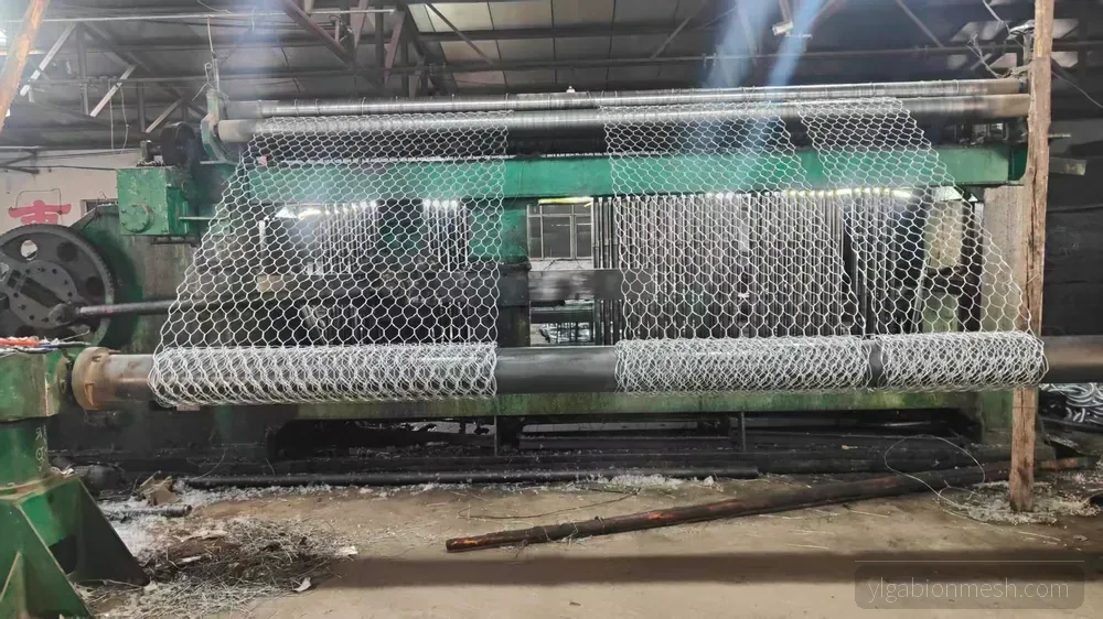 Rockfall netting manufacturing process on double twisting machine